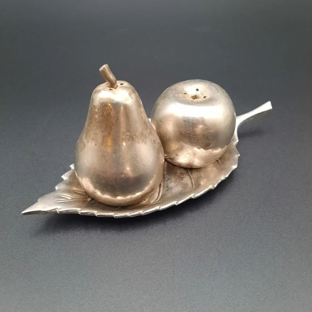 International Silver Company Leaf Tray with Apple & Pear‎ Shakers – Silverplate